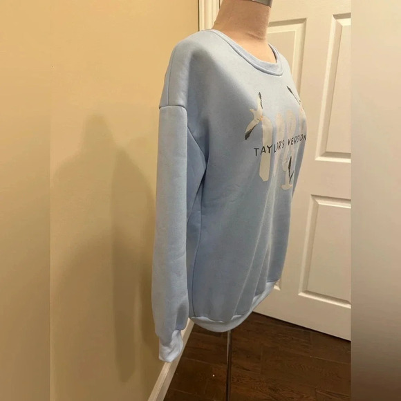 Taylor Swift 1989 Seagull Crewneck Sweatshirt Light Blue Pullover Size Small - Picture 4 of 6